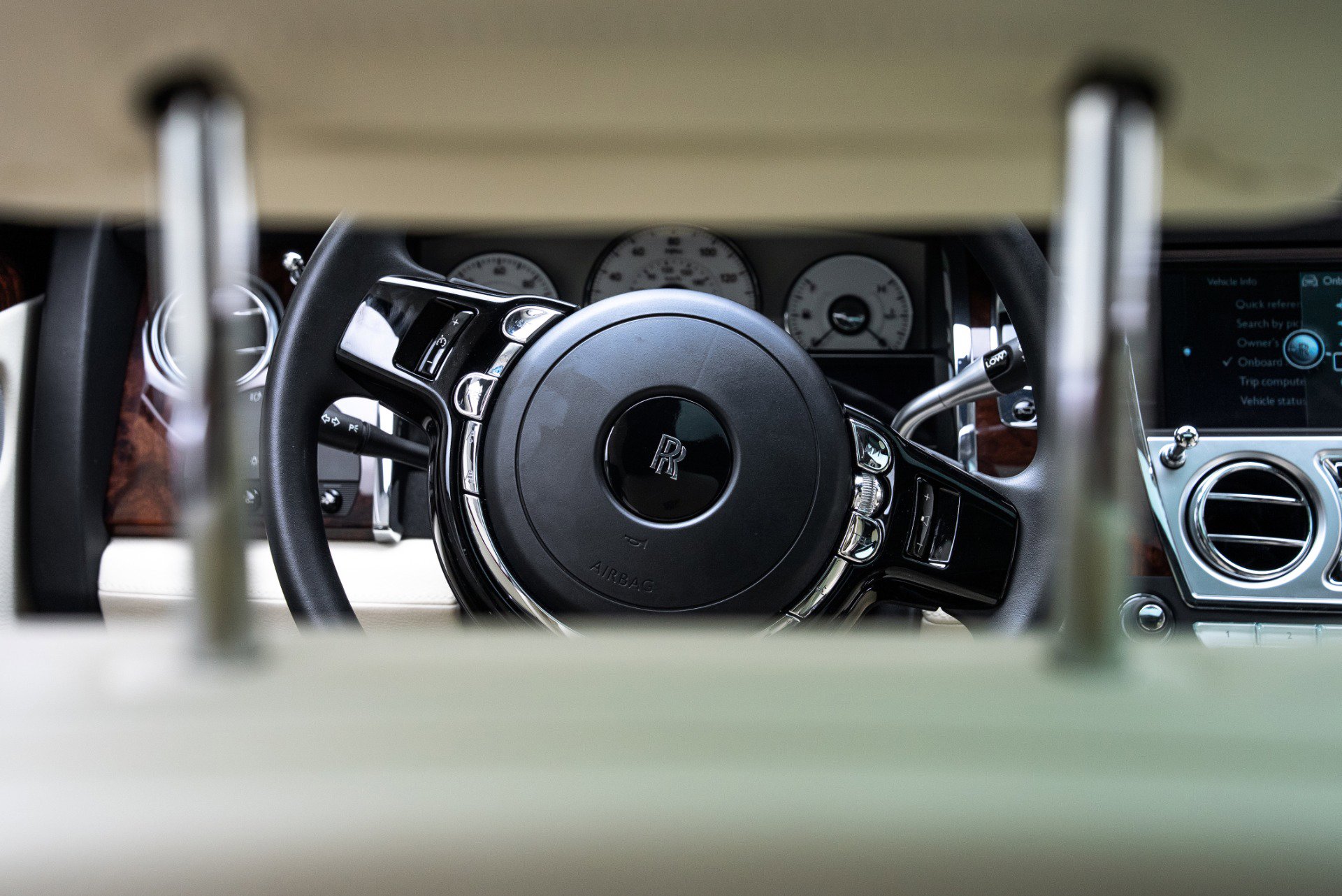 Used 2012 Rolls-Royce Ghost image 29