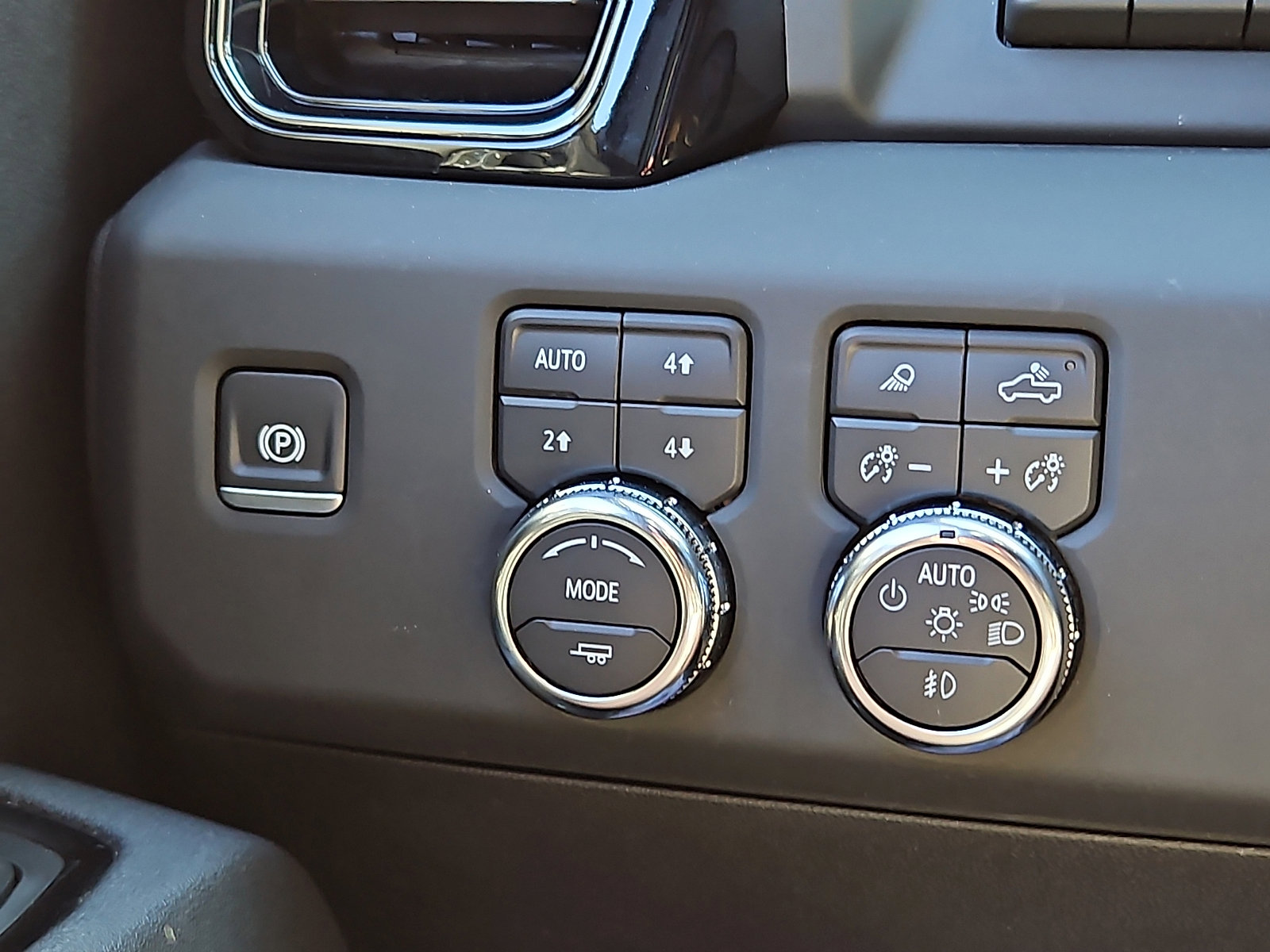 Used 2025 GMC Sierra 1500 AT4 w/ AT4 Premium Package AWD/4WD image 26