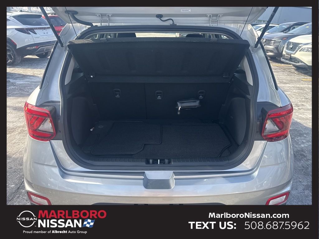 Used 2023 Hyundai Venue SEL w/ Cargo Package image 13
