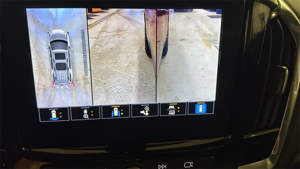 Used 2023 Chevrolet Traverse RS image 41