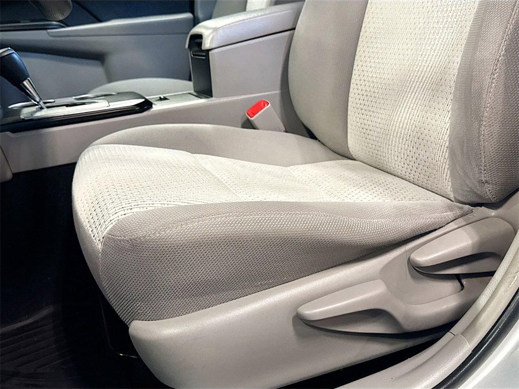 Used 2013 Toyota Camry LE image 20