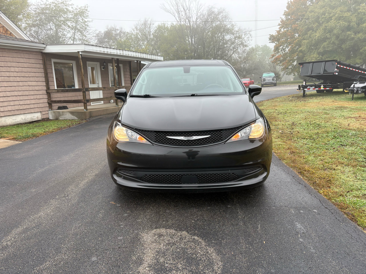 Used 2022 Chrysler Voyager LX image 7