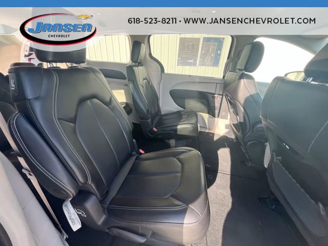 Used 2024 Chrysler Pacifica Touring-L FWD image 26