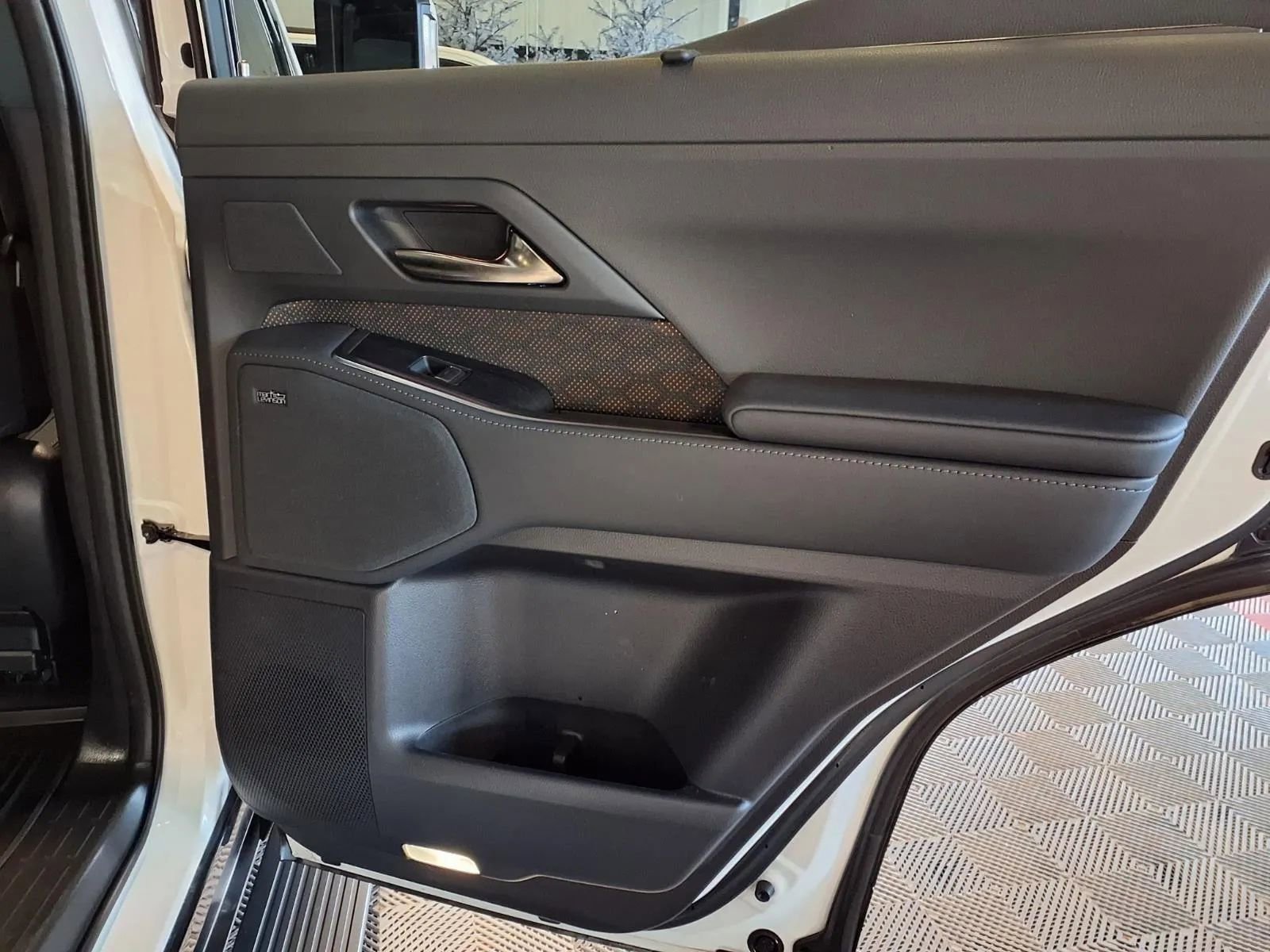 Used 2025 Lexus GX 550 w/ Accessory Package (31) image 10