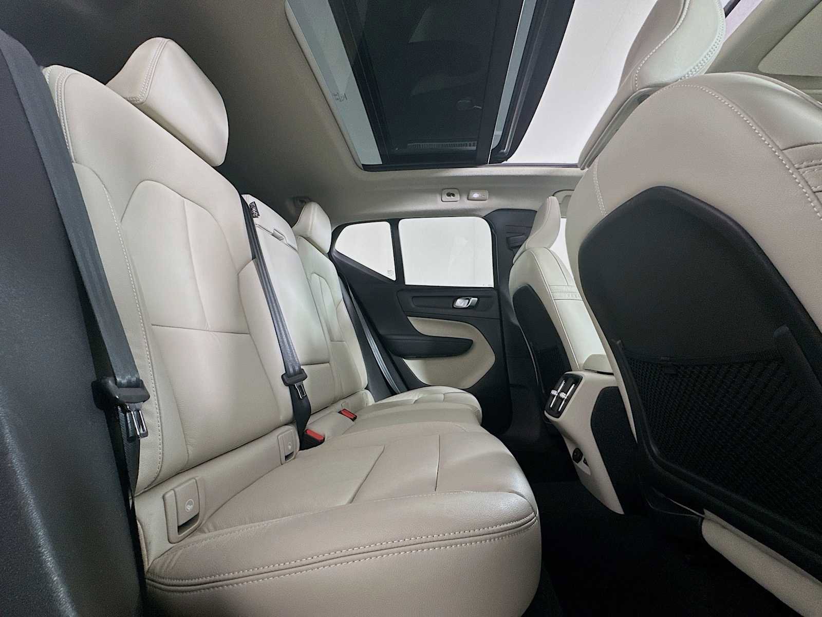 Used 2023 Volvo XC40 B5 Ultimate w/ Protection Package Premier image 26