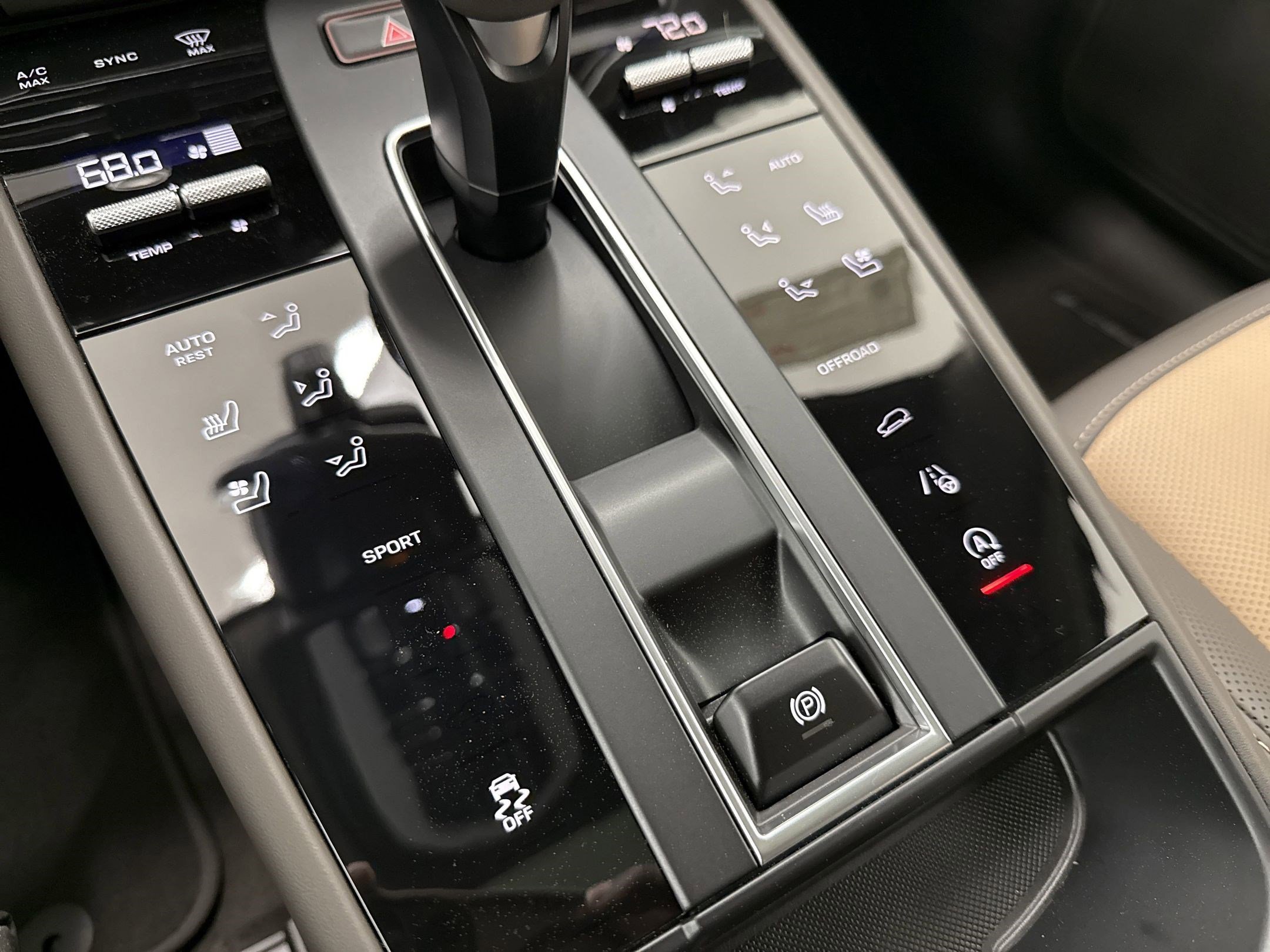 Used 2025 Porsche Macan image 25