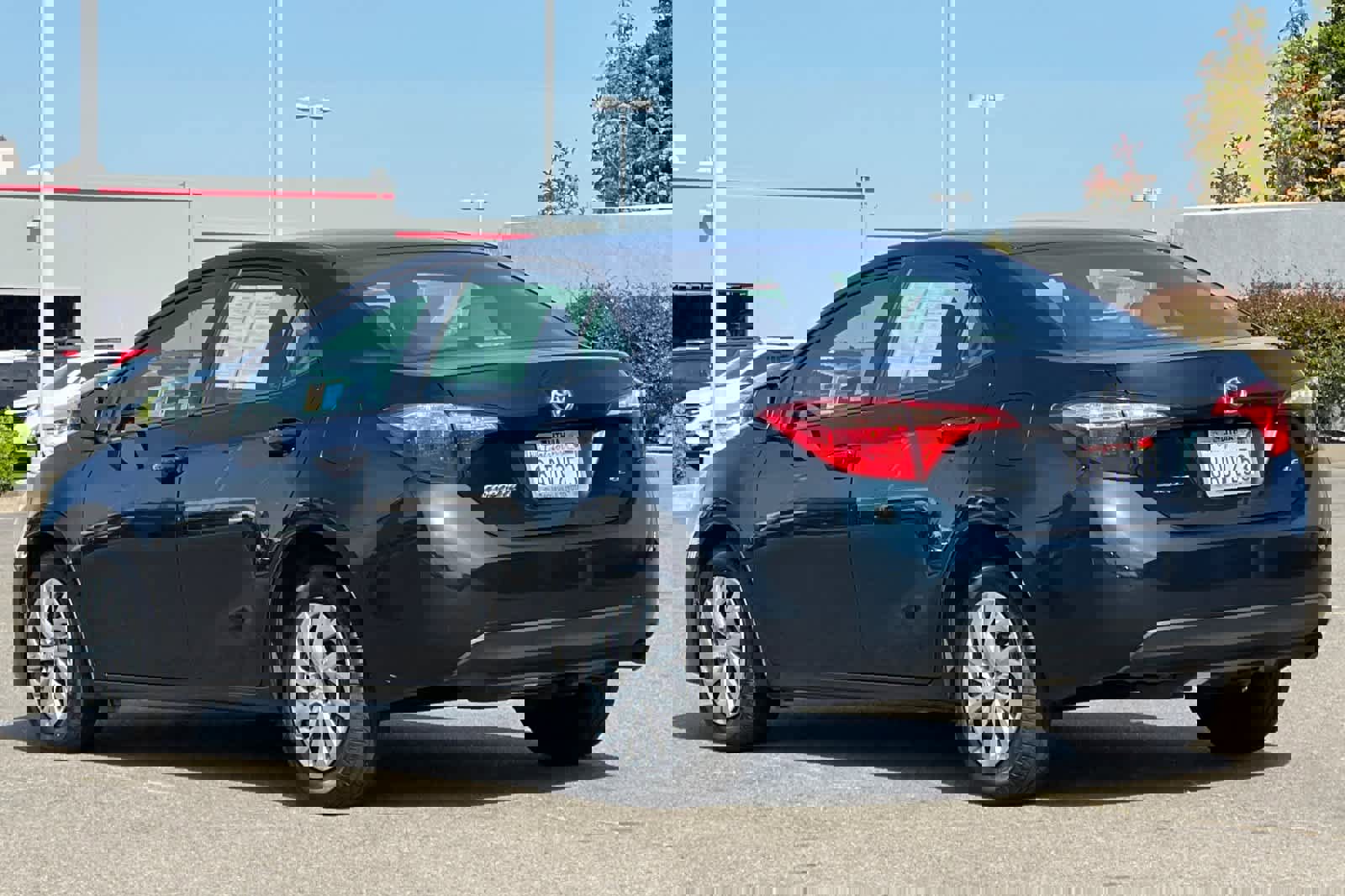 Used 2017 Toyota Corolla LE image 7