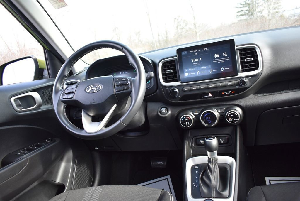 Used 2024 Hyundai Venue SEL image 33