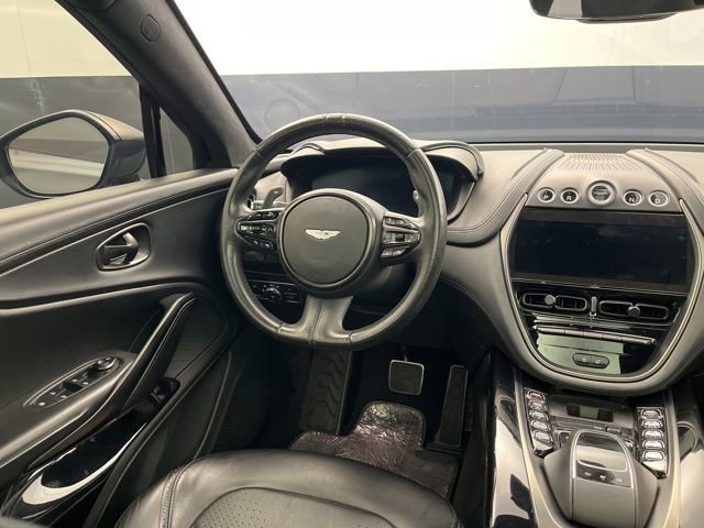 Used 2021 Aston Martin DBX image 18