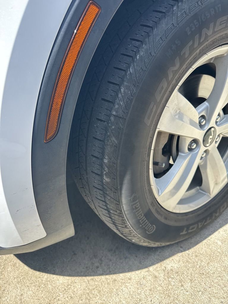 Used 2022 Kia Sorento LX image 2