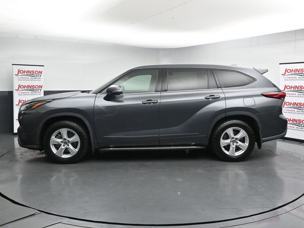 Used 2021 Toyota Highlander LE AWD/4WD image 5