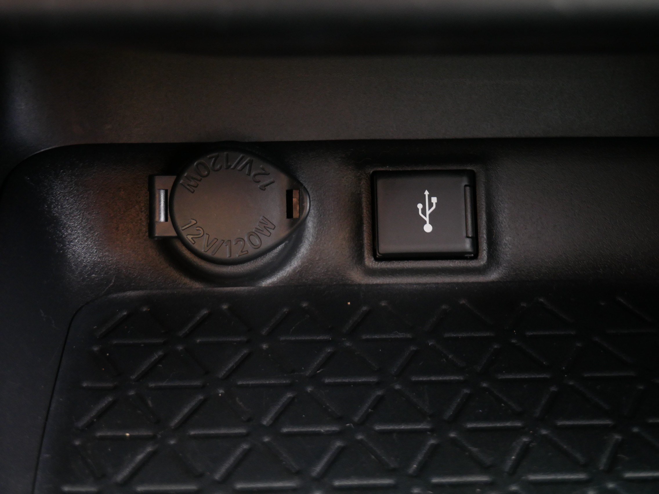 Used 2022 Toyota RAV4 XLE Premium AWD/4WD image 28