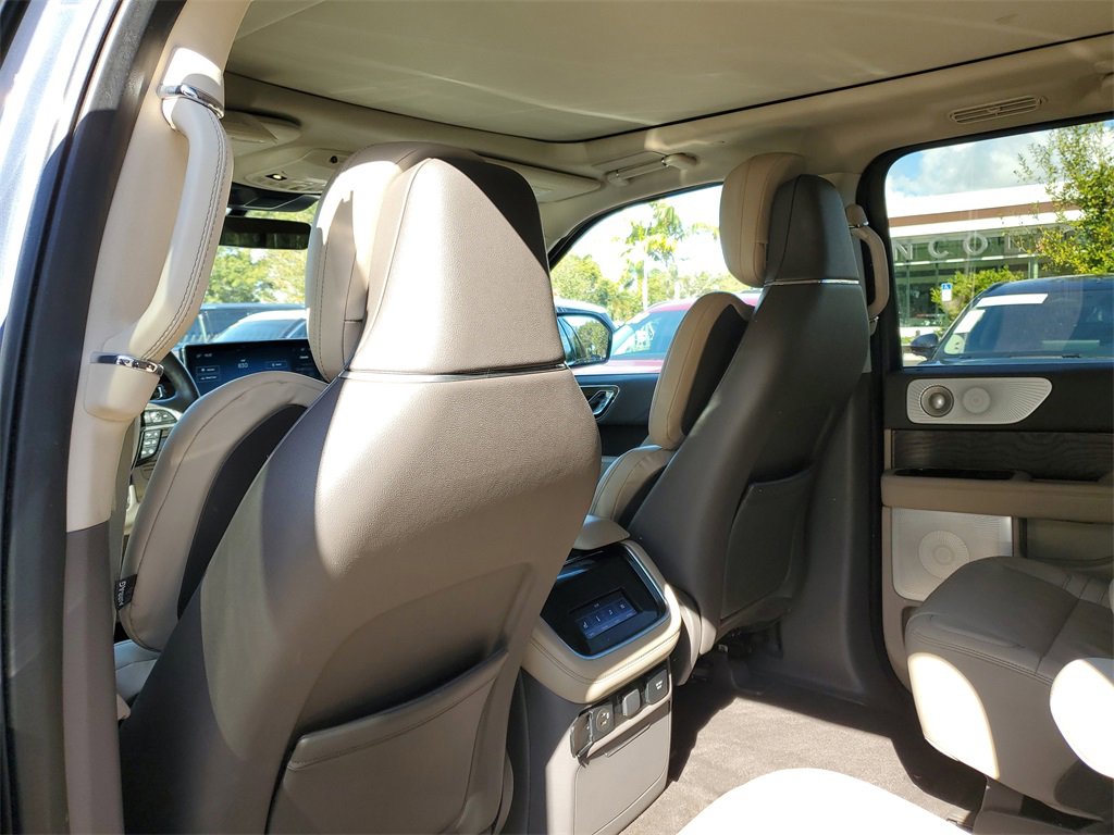 Certified 2022 Lincoln Navigator L Reserve image 10