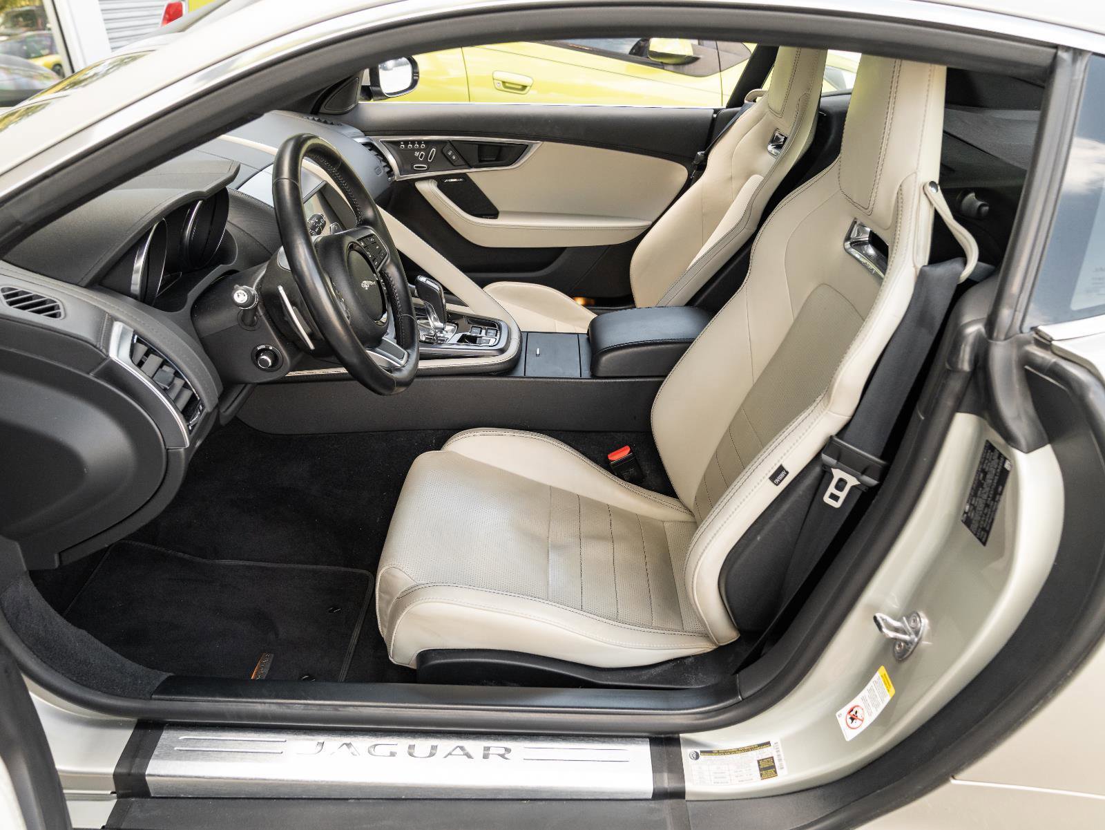 Used 2020 Jaguar F-TYPE Coupe RWD image 18