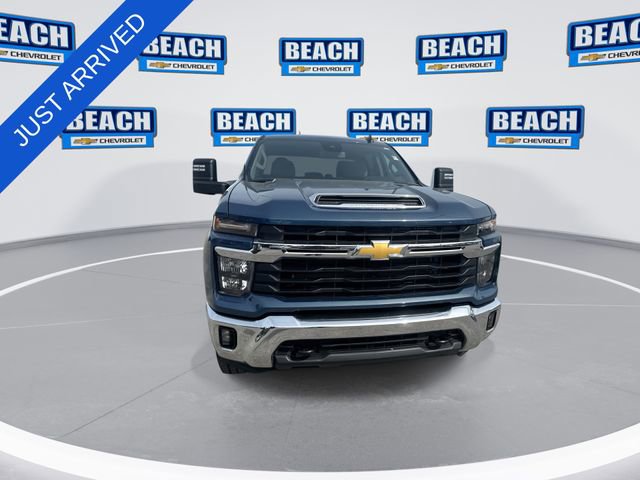 Used 2025 Chevrolet Silverado 2500 LT w/ Convenience Package AWD/4WD image 3