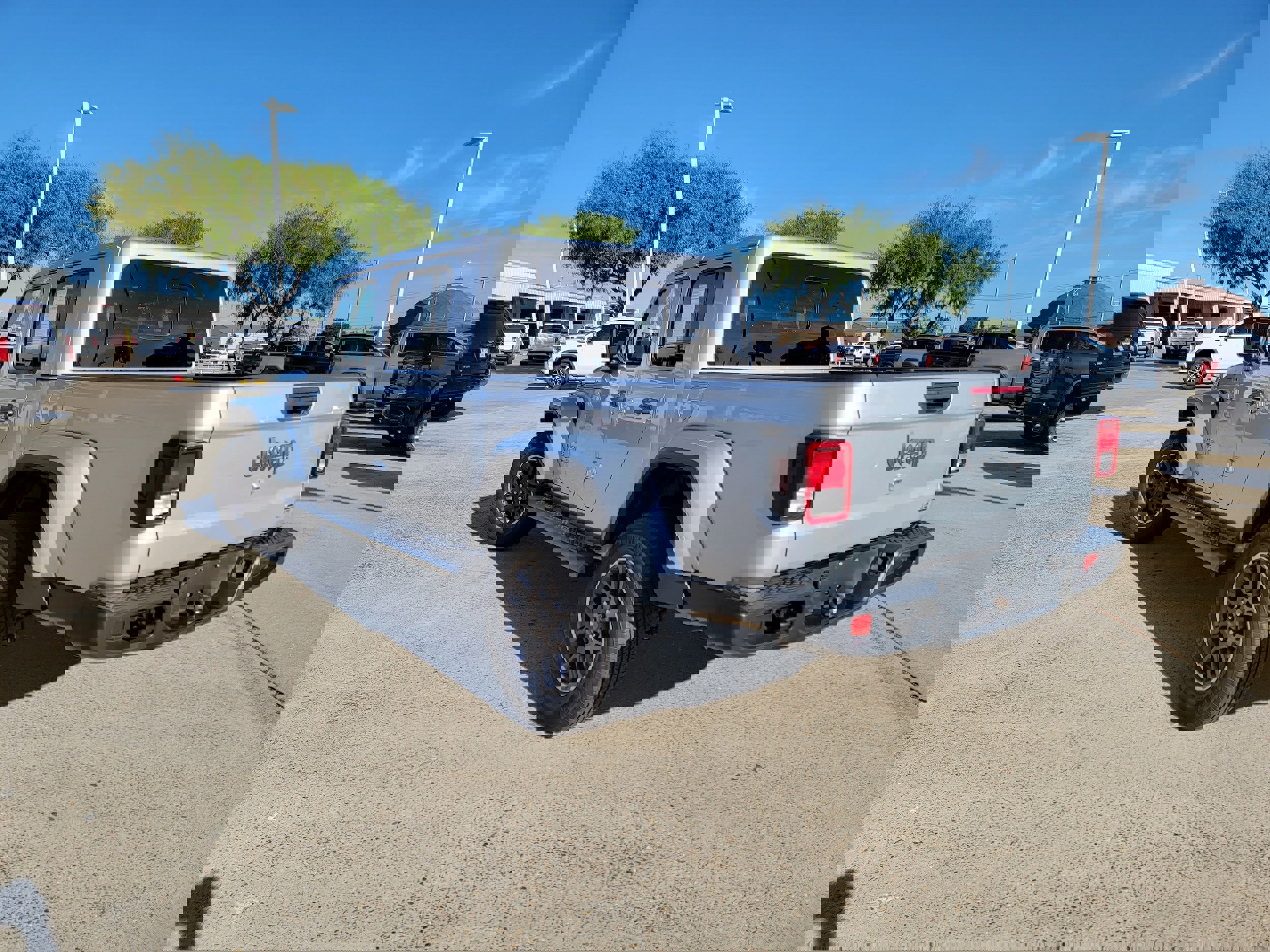 Used 2023 Jeep Gladiator Overland image 5