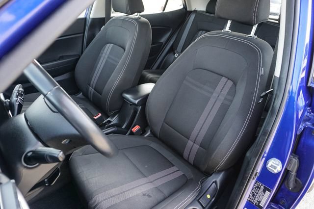 Used 2025 Hyundai Venue SEL FWD image 9