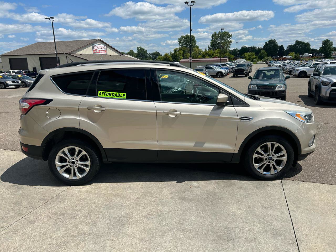 Used 2017 Ford Escape SE w/ Equipment Group 201A FWD image 4