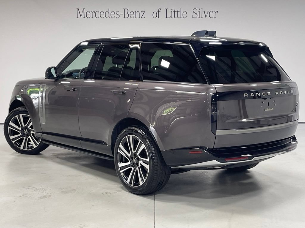Used 2023 Land Rover Range Rover SE AWD/4WD image 3