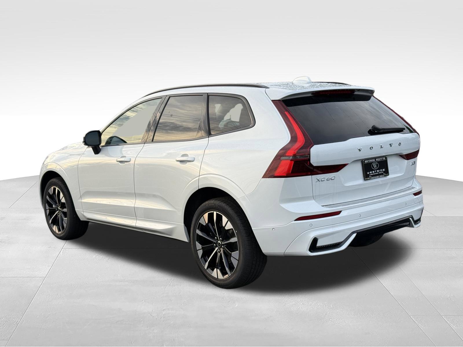 New 2026 Volvo XC60 B5 Plus w/ Climate Package AWD/4WD image 3