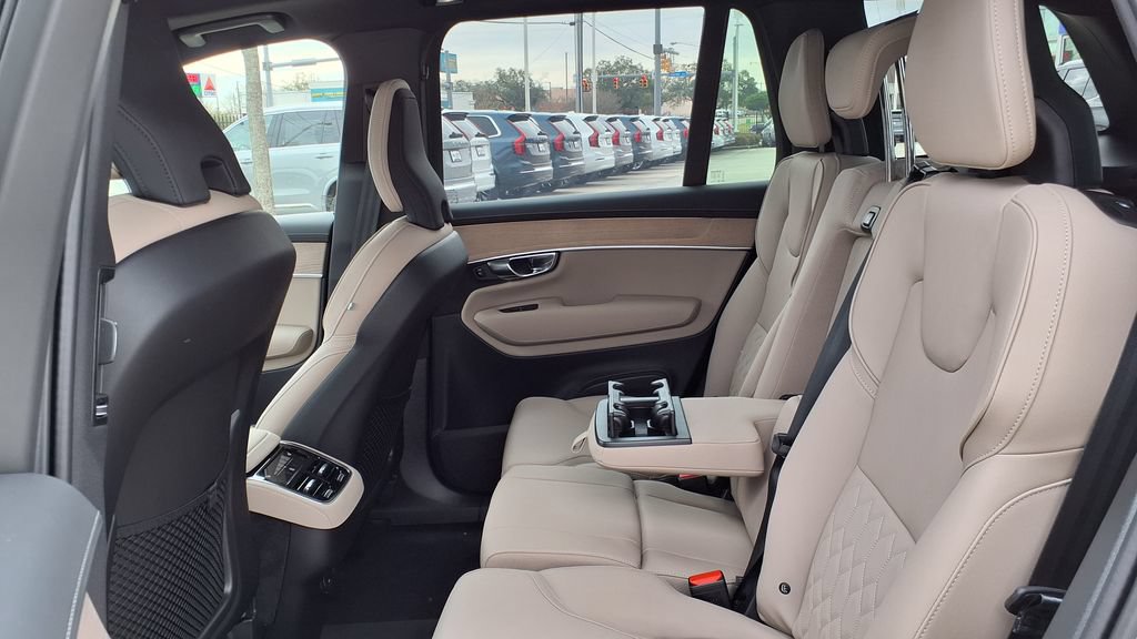 New 2026 Volvo XC90 B6 Plus w/ Protection Package Premier AWD/4WD image 16