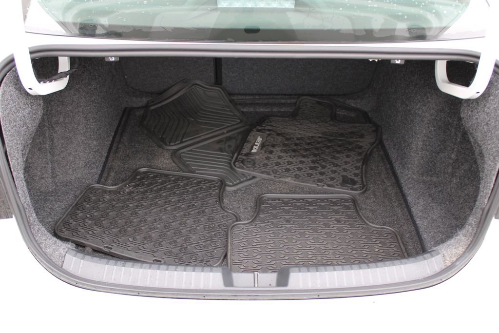 Certified 2025 Volkswagen Jetta SE w/ Black Wheel Package FWD image 28
