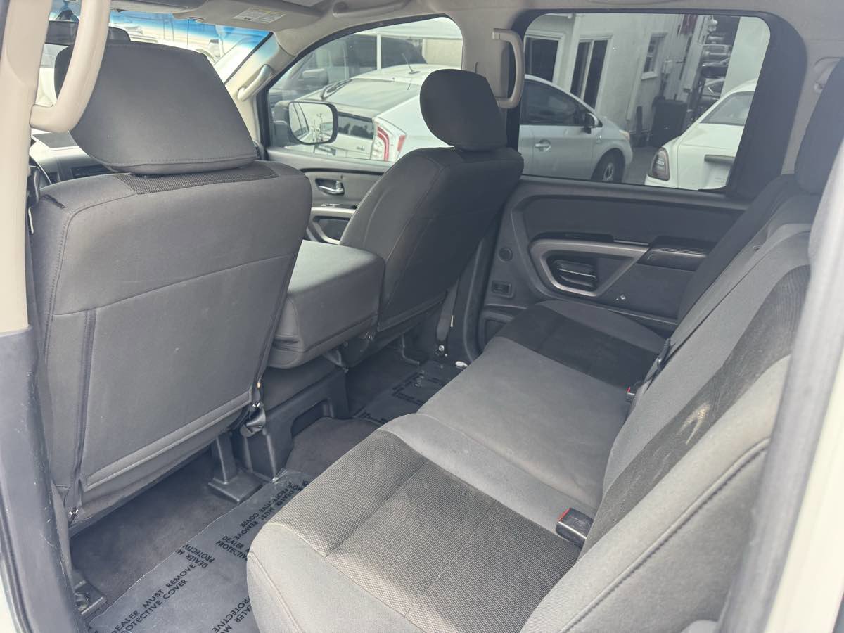 Used 2015 Nissan Titan S image 9