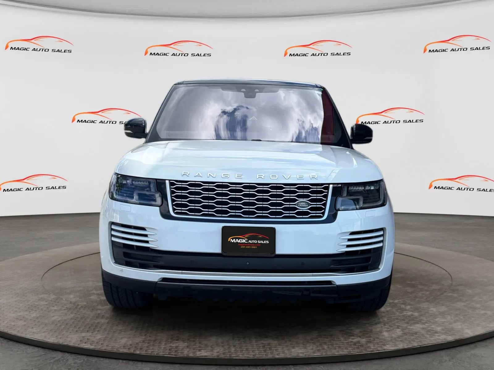 Used 2018 Land Rover Range Rover Supercharged AWD/4WD image 3