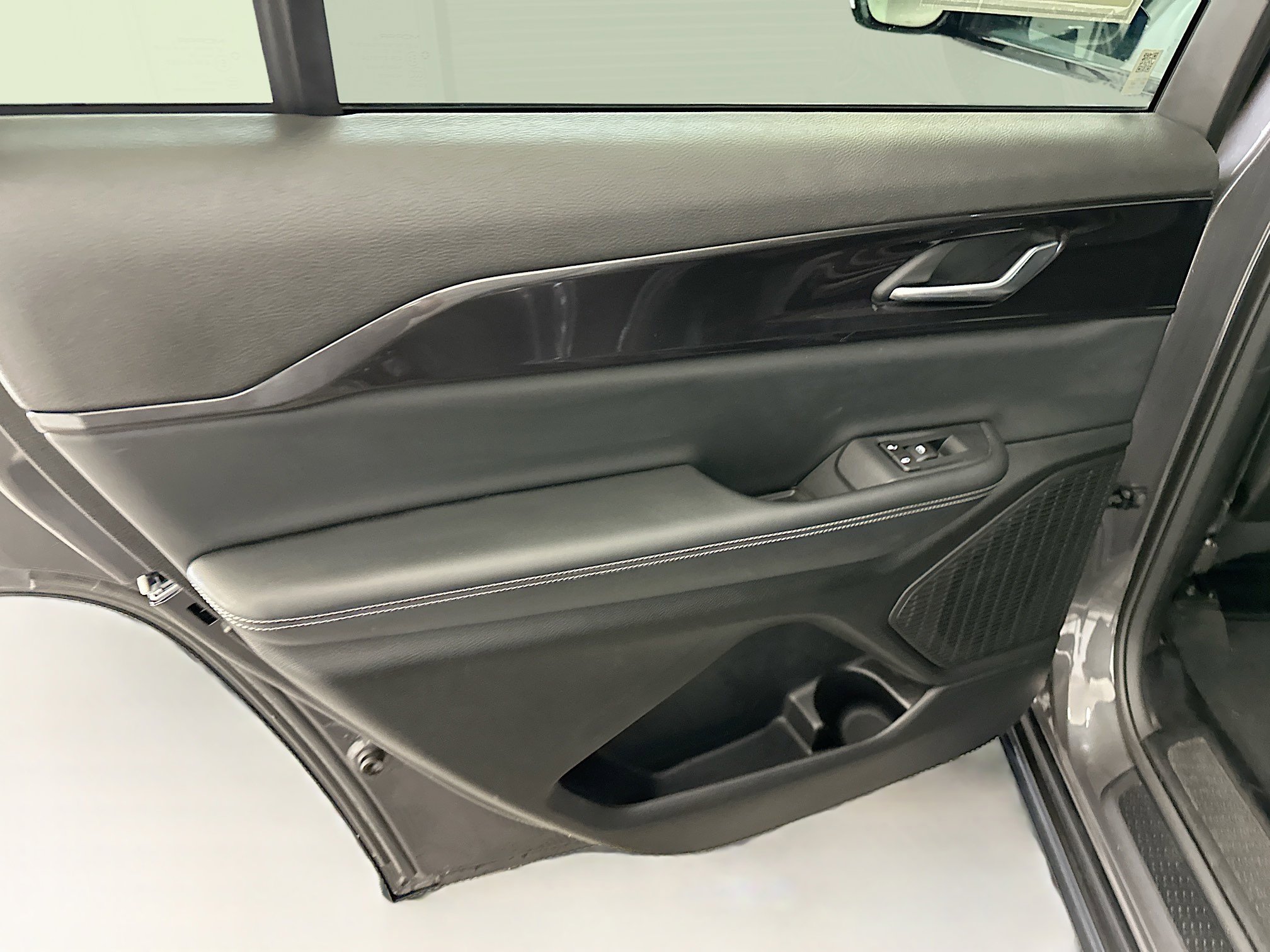 Used 2023 Jeep Grand Cherokee L Laredo image 27