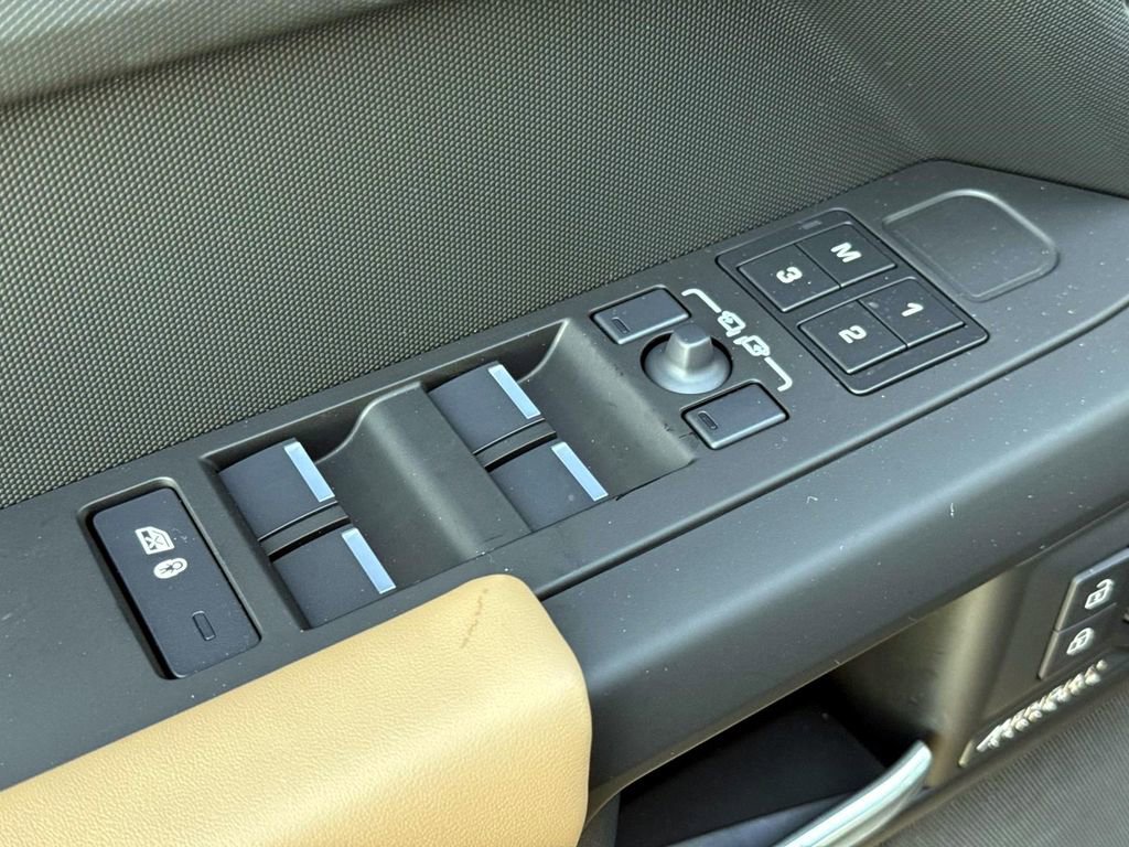 New 2026 Land Rover Defender 130 X-Dynamic SE image 14