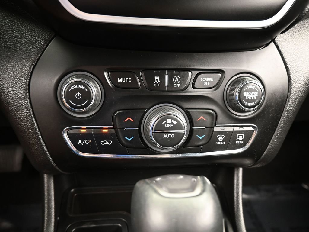 Used 2021 Jeep Cherokee Latitude Lux w/ Comfort/Convenience Group image 23