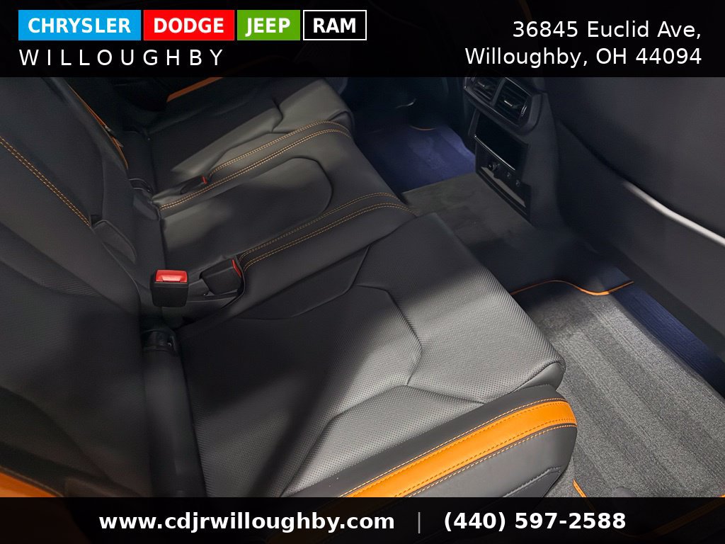 Used 2025 Lamborghini Urus SE AWD/4WD image 31