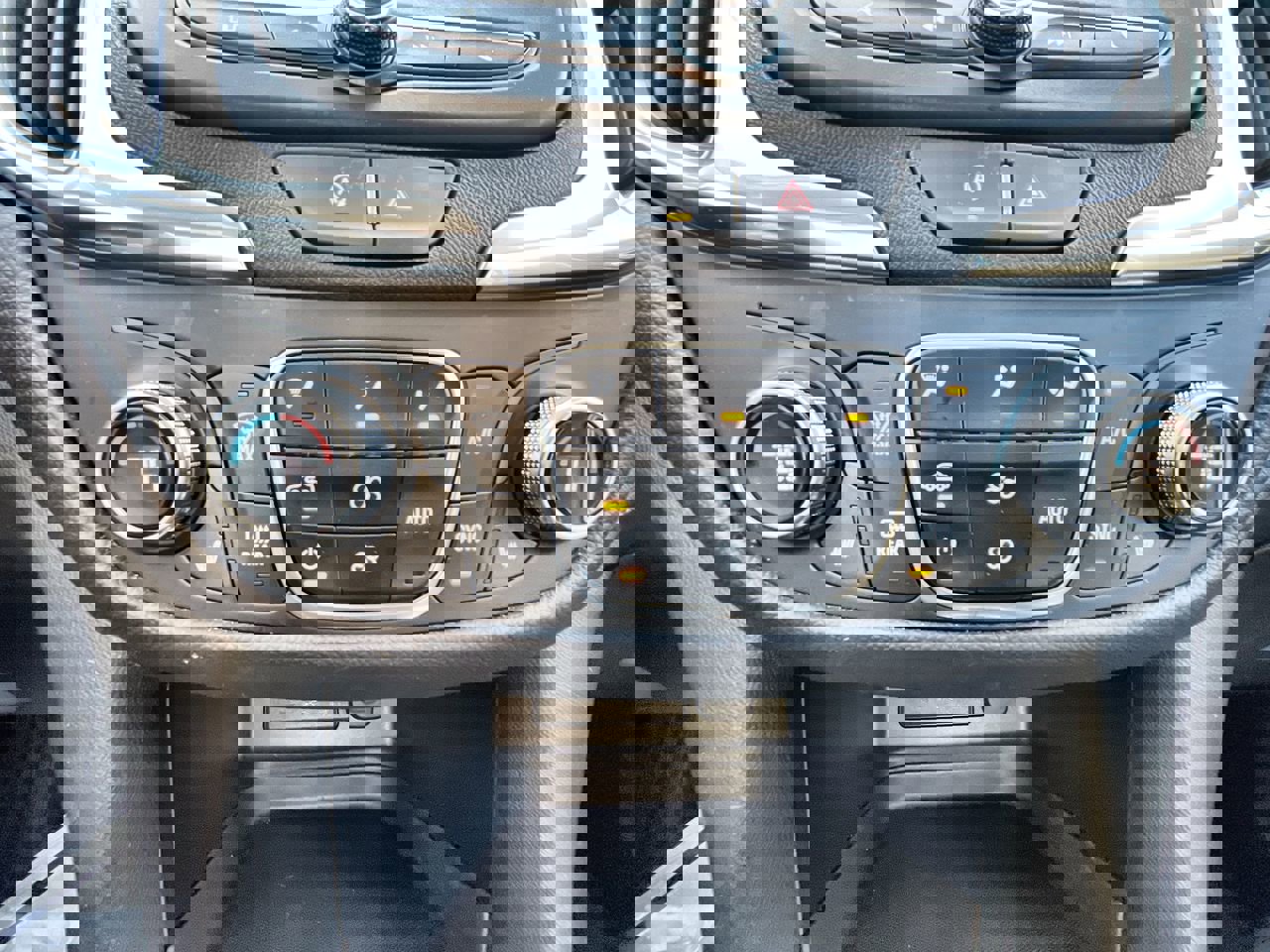 Used 2024 Chevrolet Equinox LT image 18