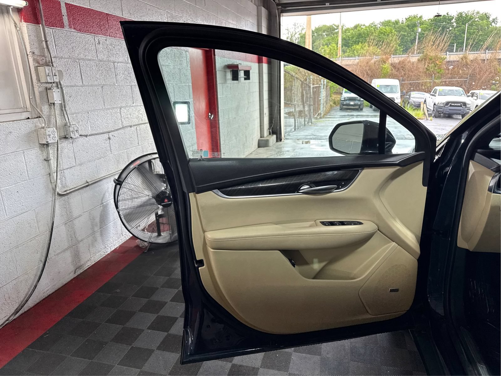 Used 2018 Cadillac XT5 AWD image 19