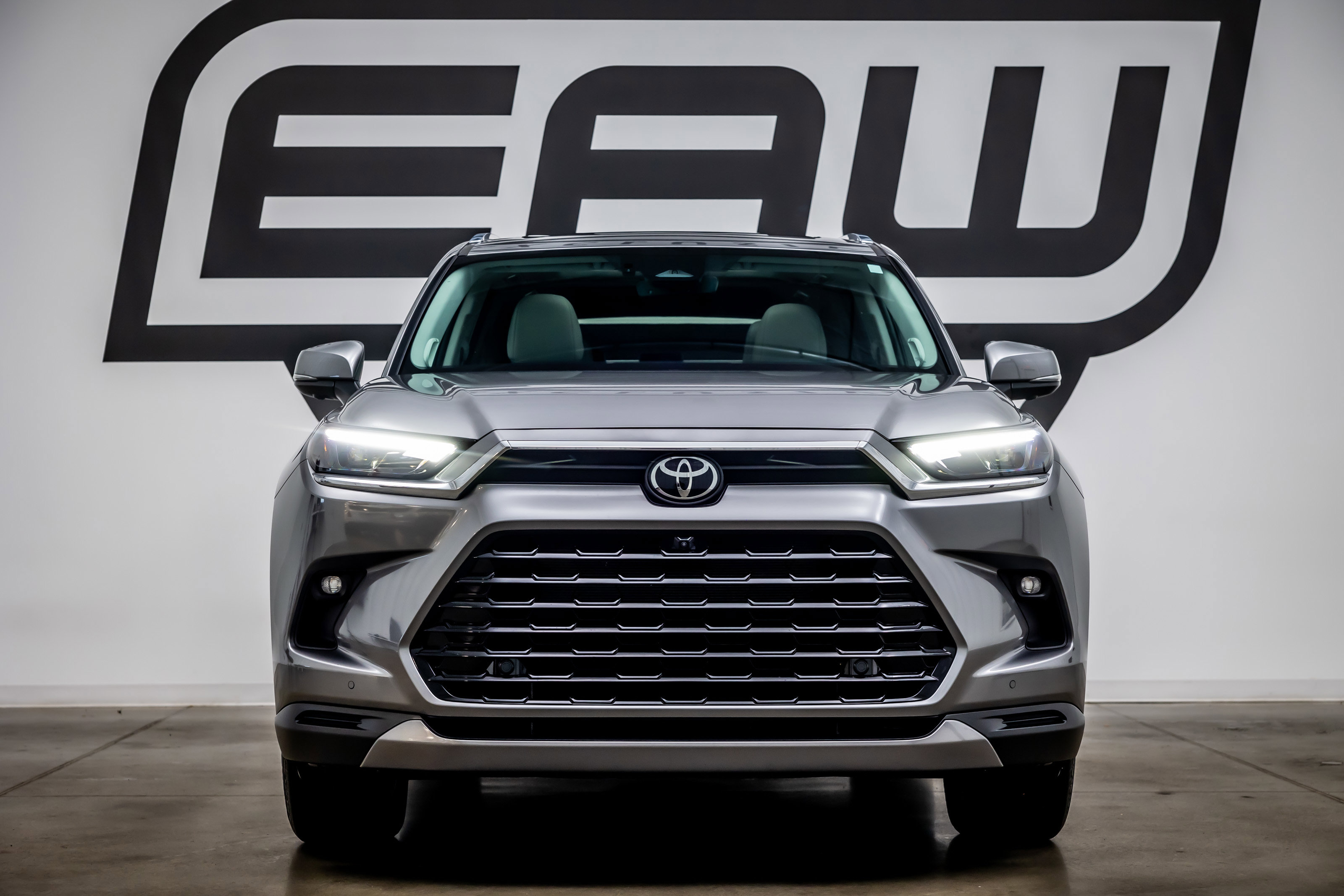 Used 2025 Toyota Grand Highlander FWD image 3