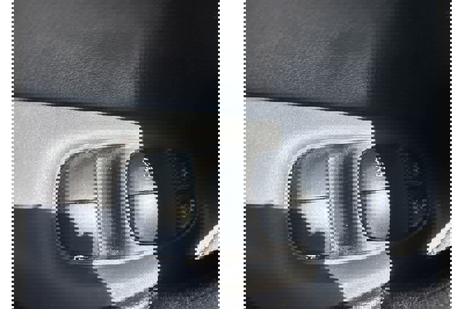 Used 2018 Nissan Rogue SV image 13