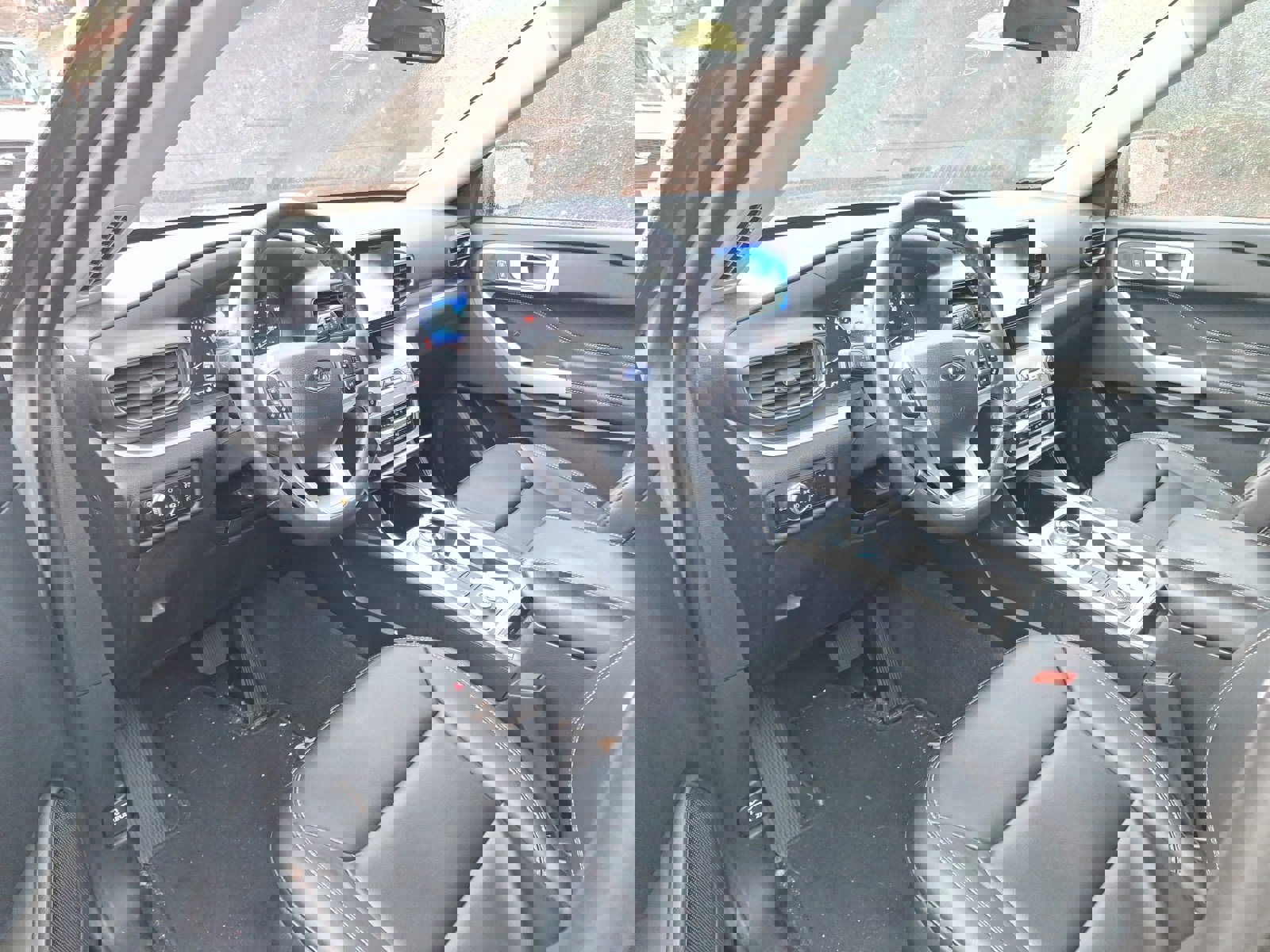 Used 2022 Ford Explorer XLT w/ Equipment Group 202A image 6