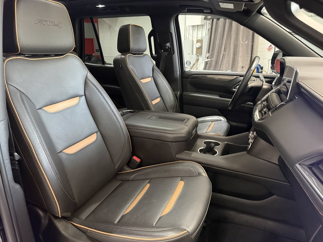 Used 2023 GMC Yukon AT4 w/ Technology Package AWD/4WD image 19