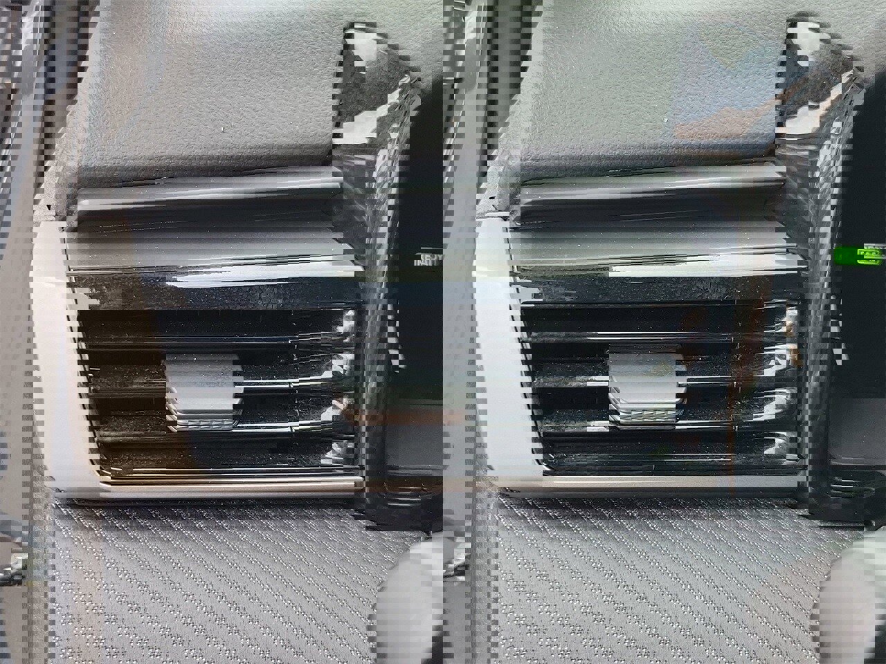 Used 2025 Toyota Camry SE image 32