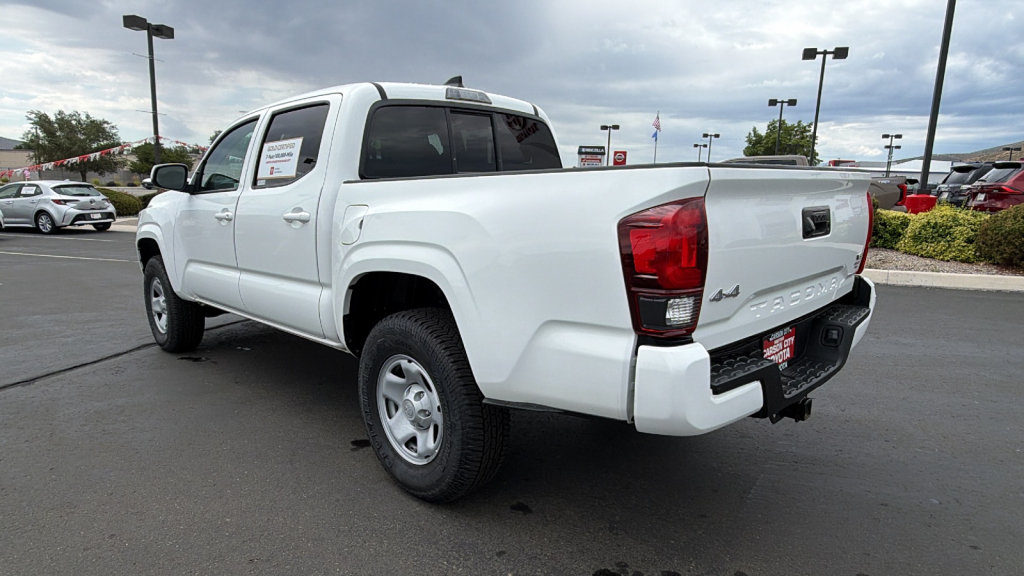 Certified 2023 Toyota Tacoma SR AWD/4WD image 5