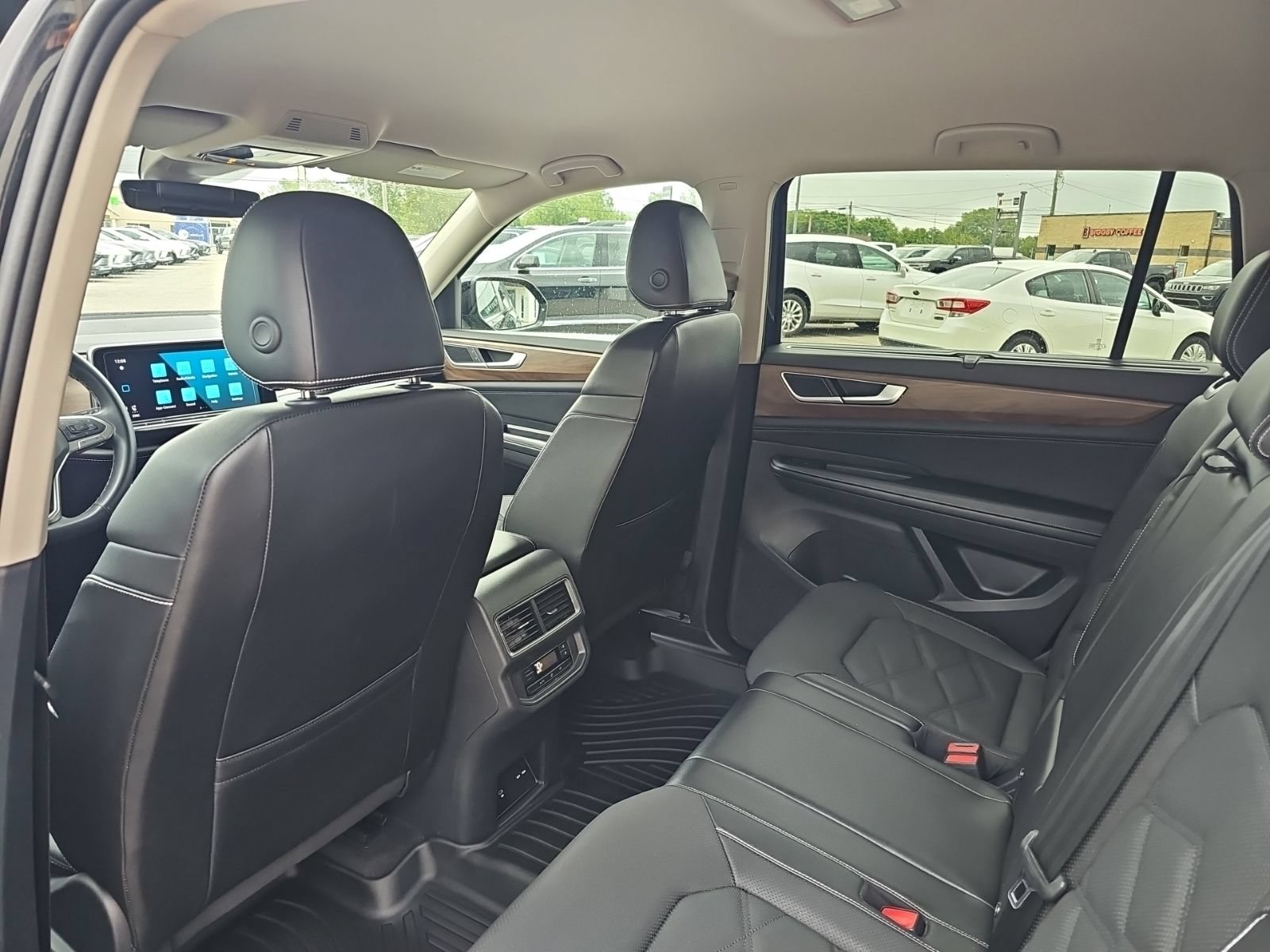 Used 2024 Volkswagen Atlas SE FWD image 23