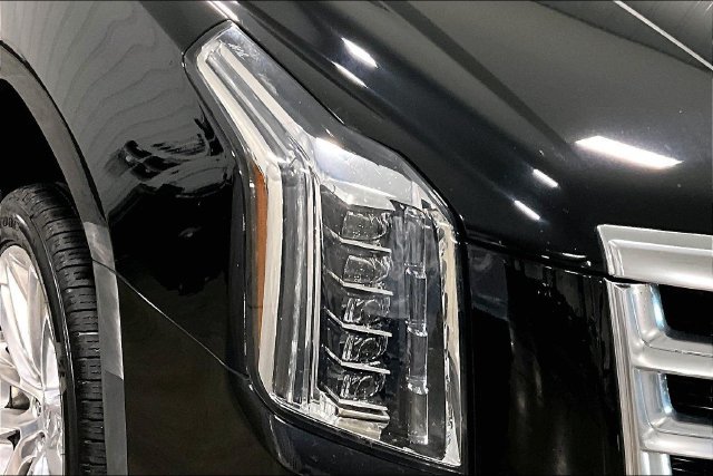 Used 2019 Cadillac Escalade ESV Luxury AWD/4WD image 32