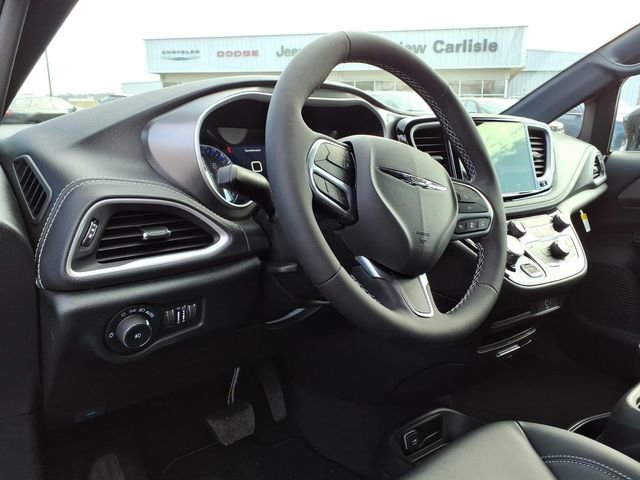 New 2026 Chrysler Pacifica Select image 14