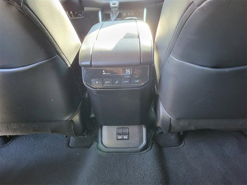 Used 2023 Toyota Highlander XLE image 15