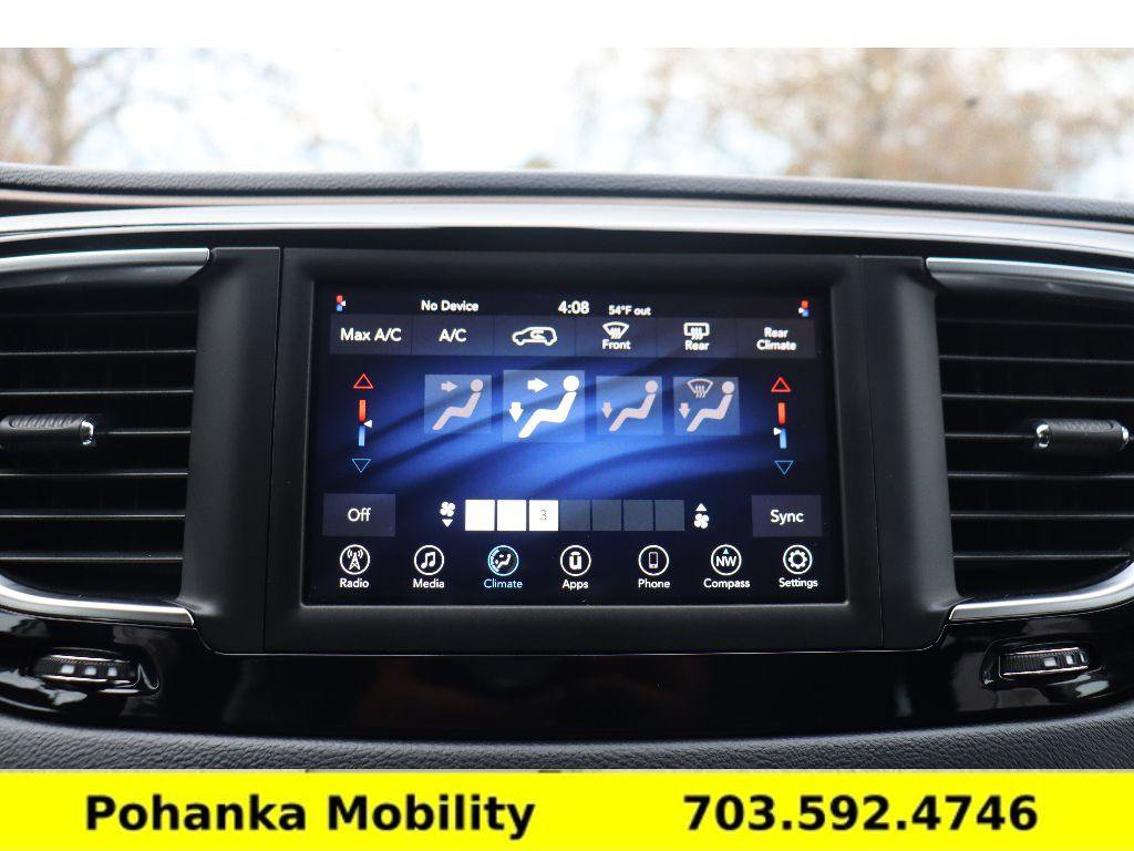 Used 2020 Chrysler Voyager L image 15