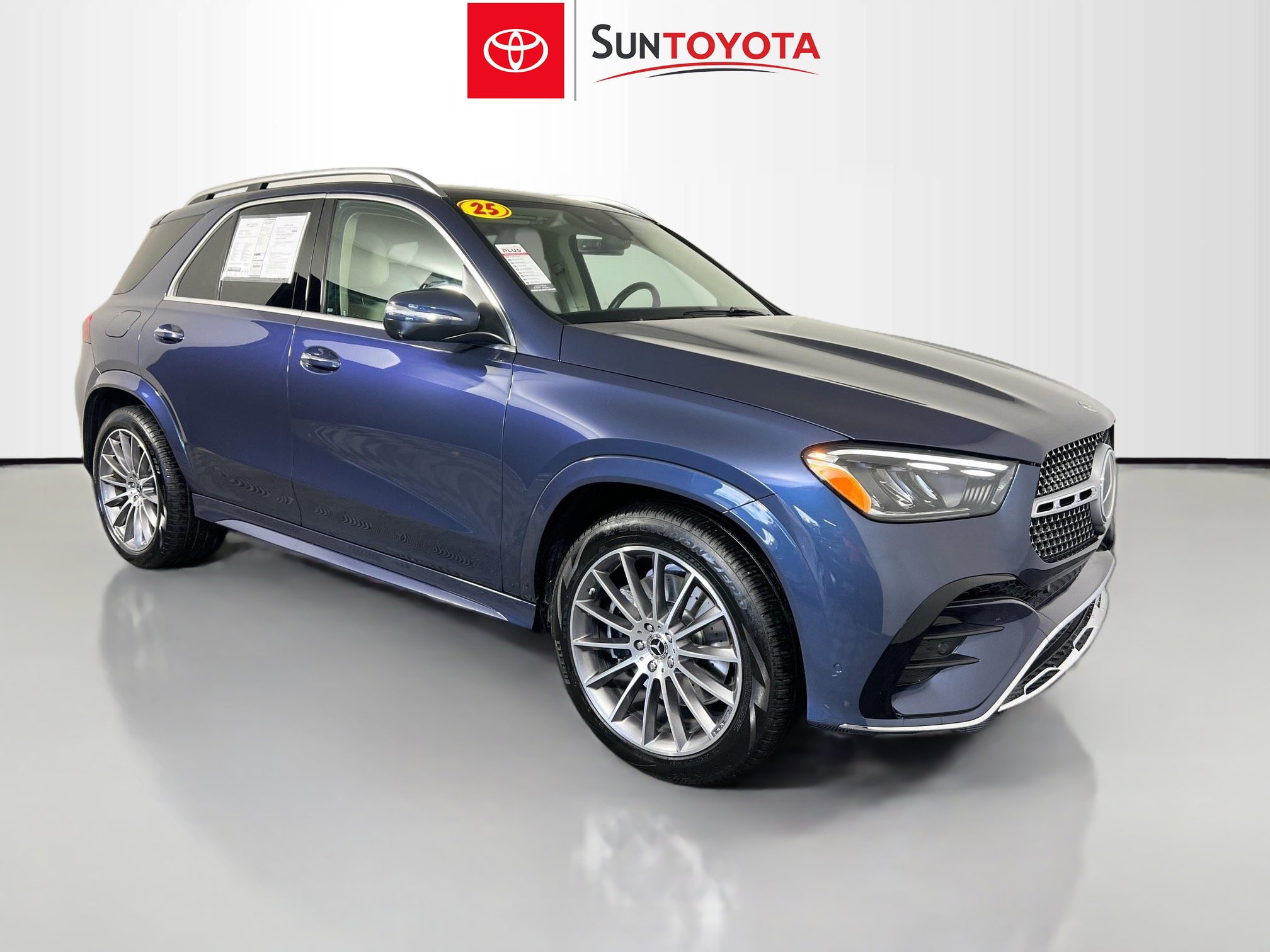 Used 2025 Mercedes-Benz GLE 450e 4MATIC image 1