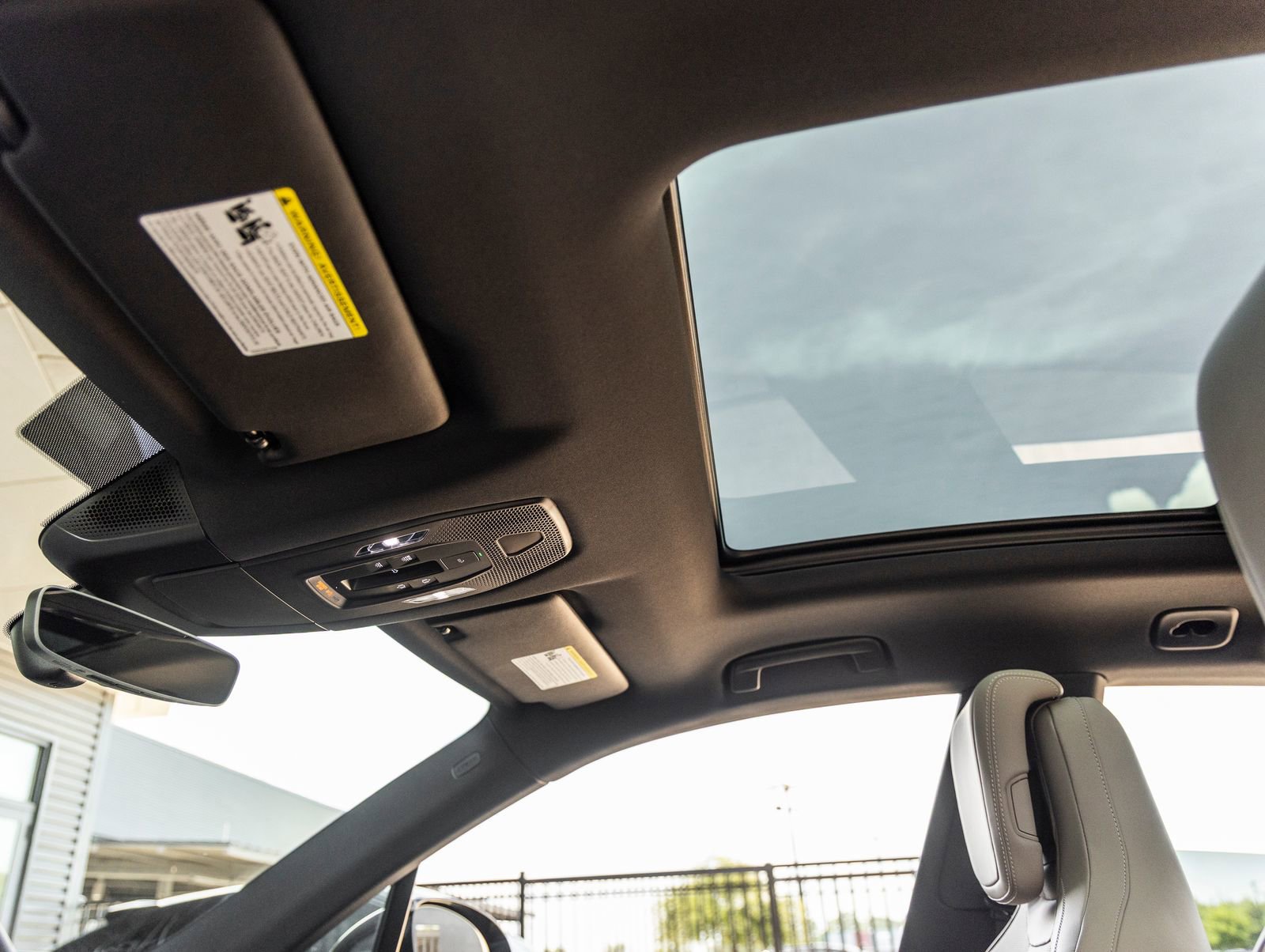 Certified 2025 Porsche Macan 4 Electric image 24