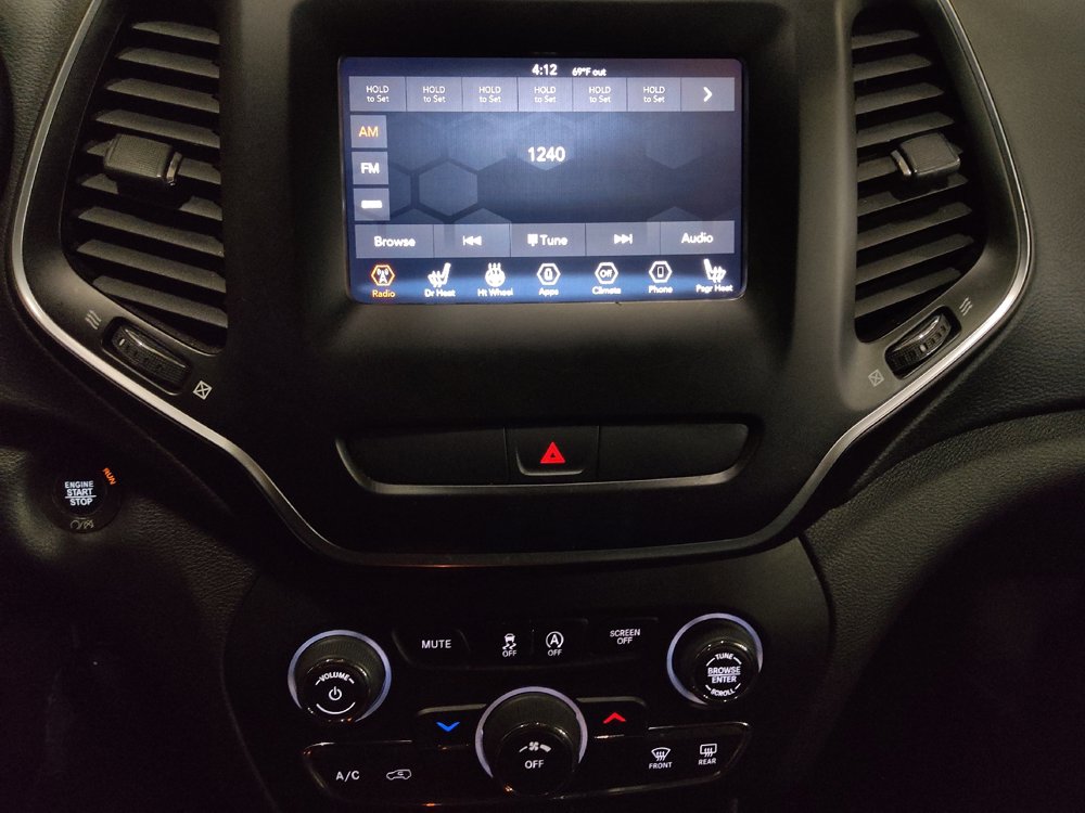Used 2019 Jeep Cherokee Latitude Plus w/ Cold Weather Group AWD/4WD image 25