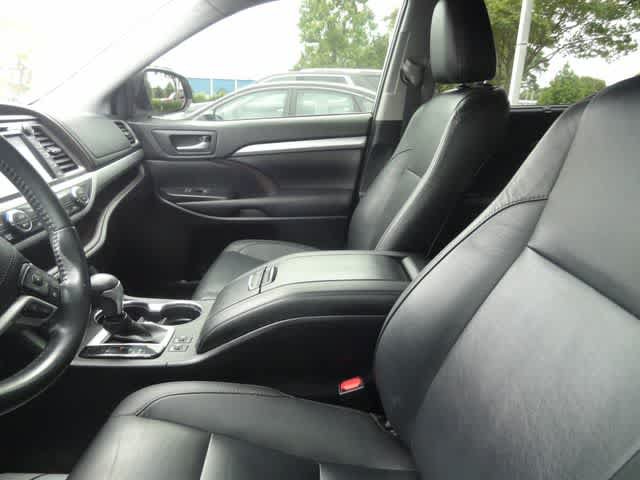 Used 2019 Toyota Highlander XLE FWD image 9