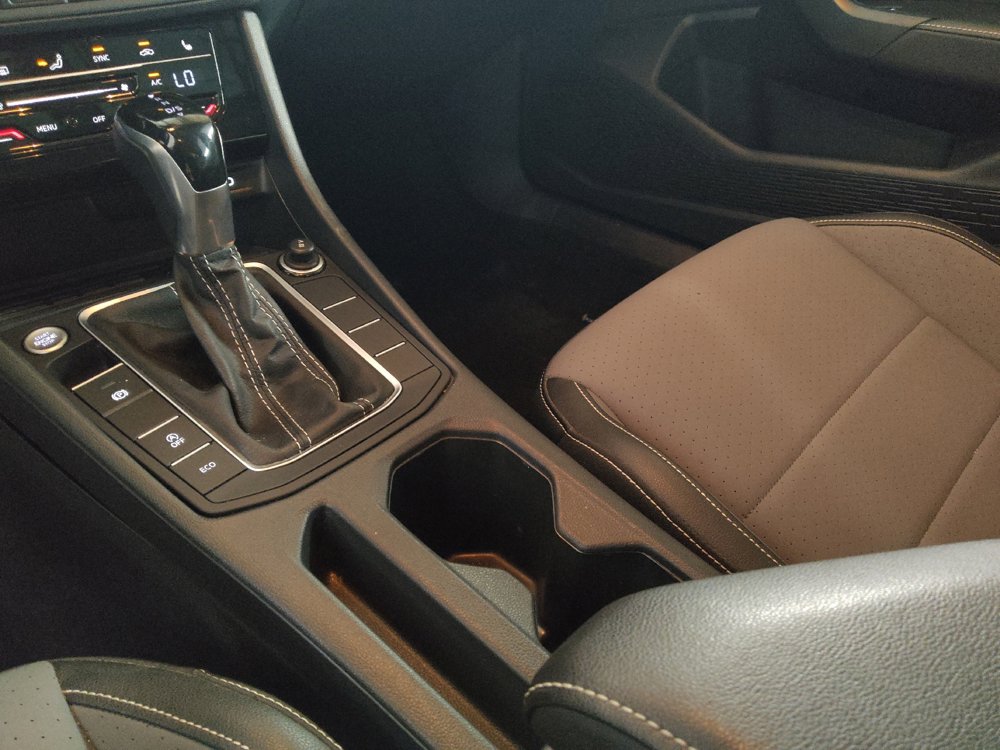 Used 2025 Volkswagen Jetta SE FWD image 26